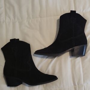 Lisa Vicky Black Suede Western Ankle Booties